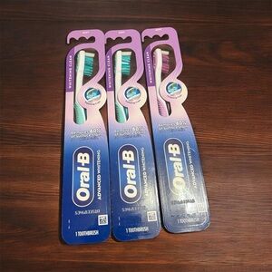 Crest Advanced Whitening Toothbrush - Soft, Purple and Blue